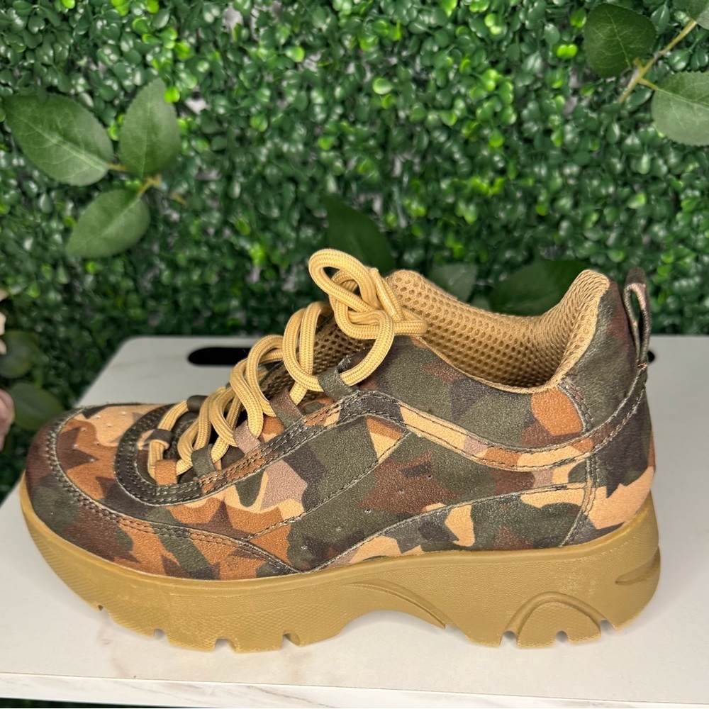Steve Madden Camouflage Sneakers with Orange Accent - Picture 11 of 11